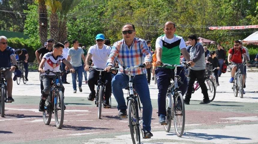 Finike&rsquo;de Pedallar Sağlık İ&ccedil;in &Ccedil;evrildi