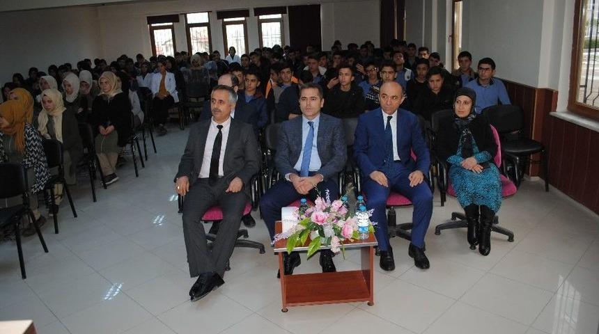 Kaymakam Akdaş, Gen&ccedil;lerle S&ouml;yleşi Etkinliğinde Buluştu