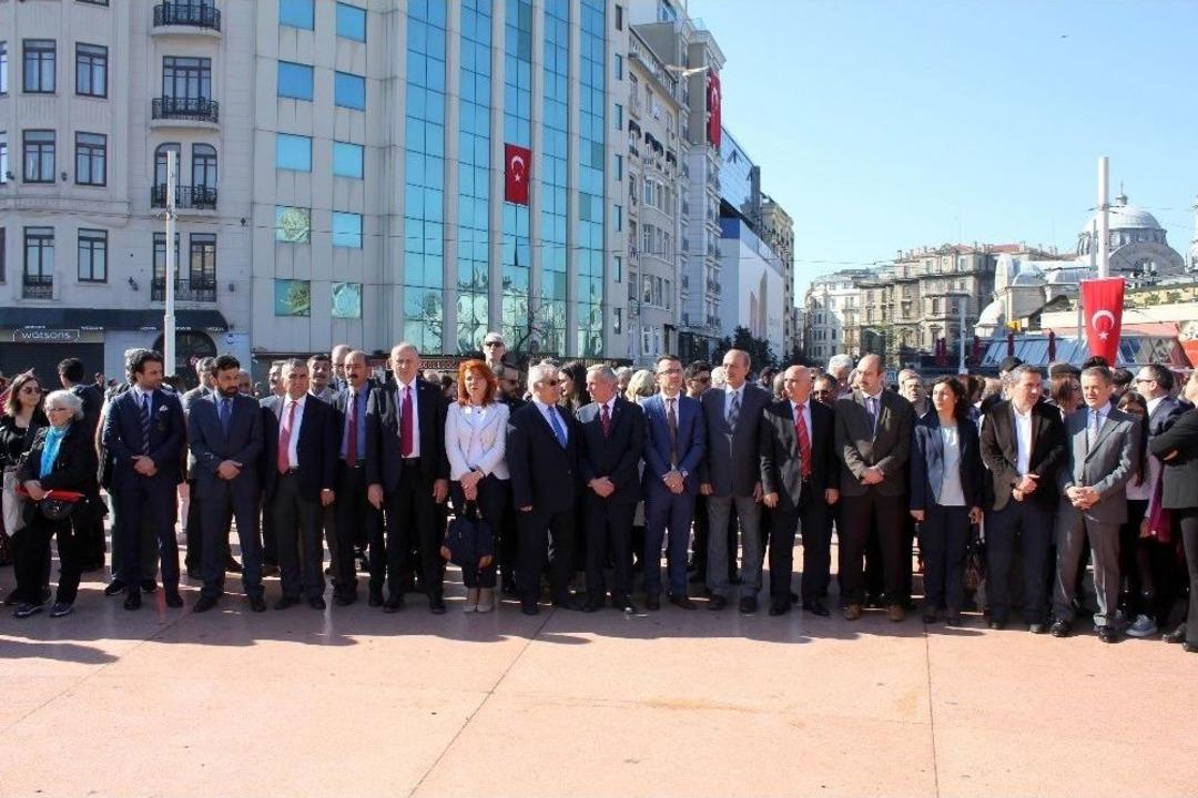 Taksim&rsquo;deki 23 Nisan T&ouml;renlerinde Chp&rsquo;li Sezgin Tanrıkulu&rsquo;na Tepki
