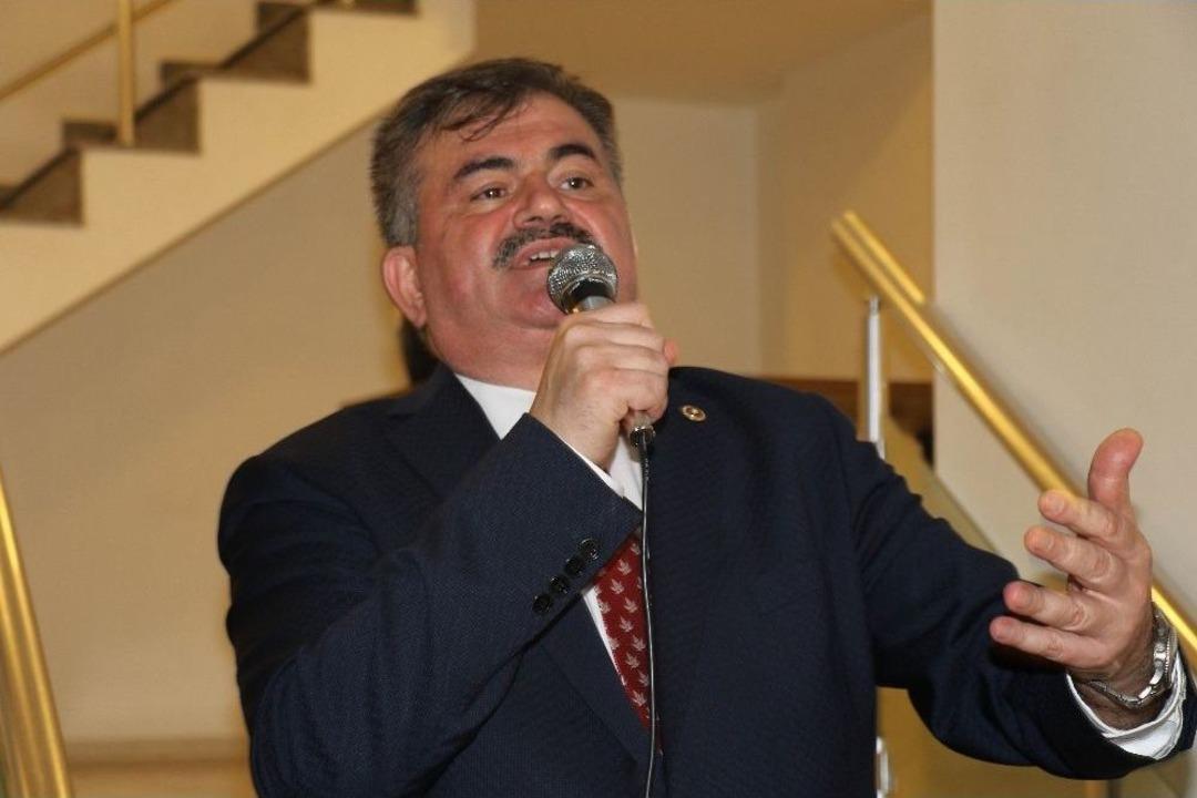 Ak Parti&rsquo;de Bayram Coşkusu, Salona Sığmadılar Sokakta Bayramlaştılar