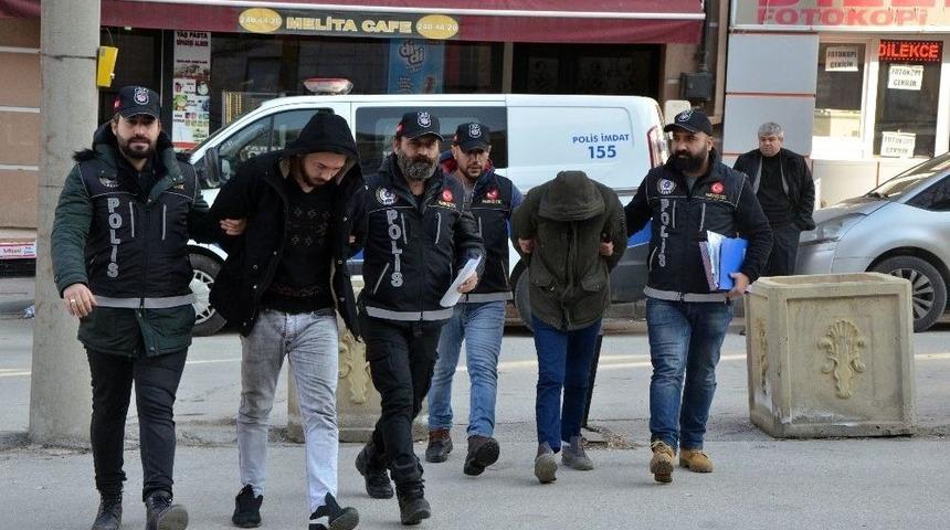 İstanbul&rsquo;dan Eskişehir&rsquo;e Uyuşturucu Getiren 2 Kişi Adliyeye Sevk Edildi