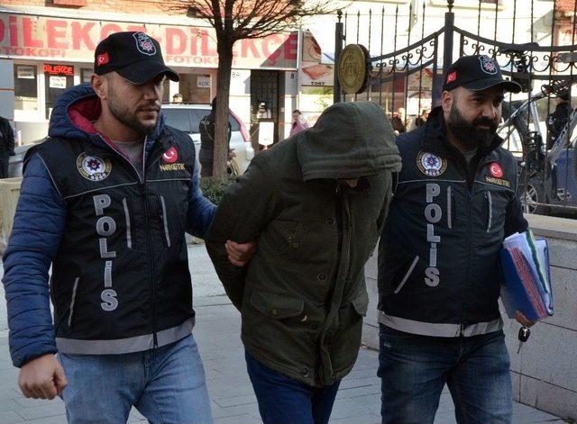 İstanbul&rsquo;dan Eskişehir&rsquo;e Uyuşturucu Getiren 2 Kişi Adliyeye Sevk Edildi 1