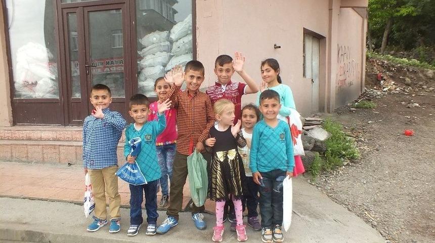 Malazgirt&rsquo;te &Ccedil;ocukların Bayram Coşkusu