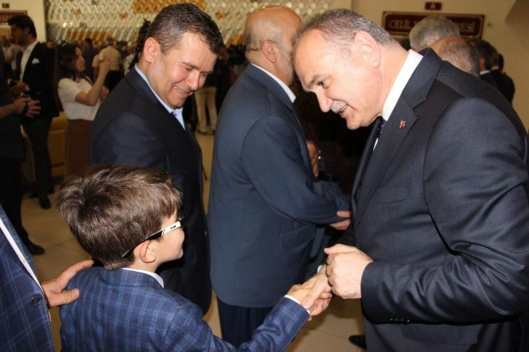 Bakan &Ouml;zl&uuml;, Suru&ccedil;&rsquo;taki Hain Saldırıyı Kınadı