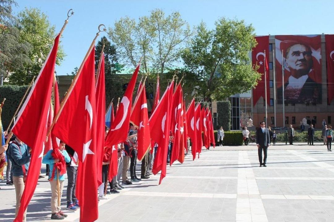 Vilayet Meydanında 23 Nisan T&ouml;reni Ger&ccedil;ekleşti