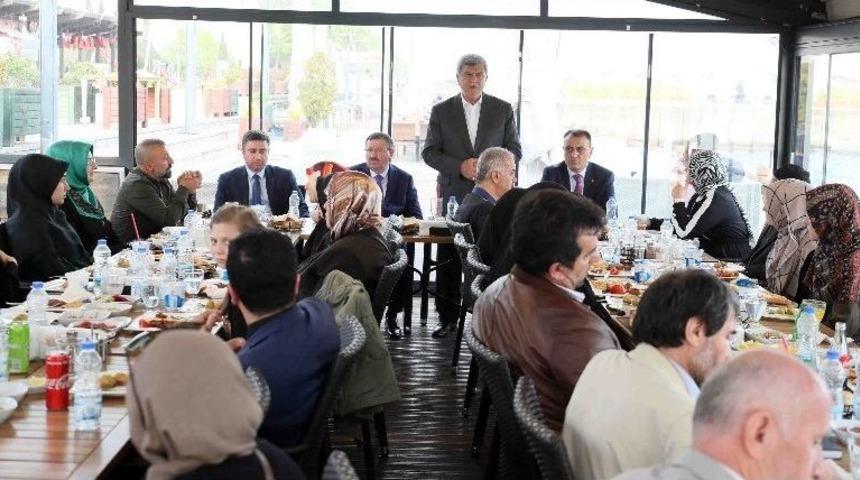 Başkan Karaosmanoğlu, Dünya Birincisi Öğrencilerle Buluştu