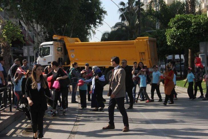 Bayrama Minik Yağmur’un Şiiri Damga Vurdu G1