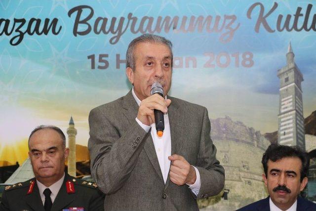 Diyarbakır Protokolü Vatandaşlarla Bayramlaştı