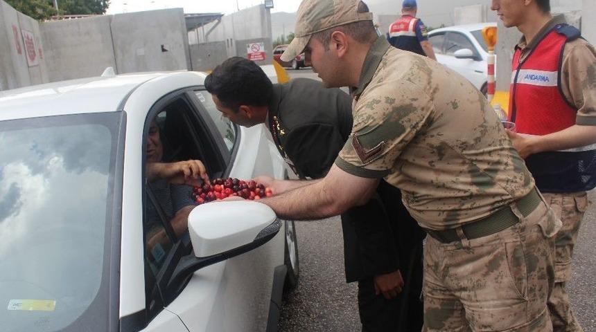 Jandarmadan Kirazlı, Şekerli Bayram Uygulaması