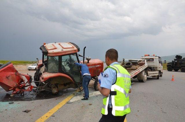 İyi Parti Mitinginden Dönen Konvoyda Kaza: 1 Yaralı