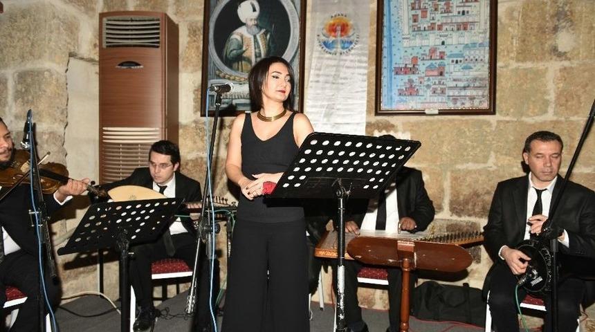 Ramazanoğlu Konağı Resitallerinde Lale Dağtekin R&uuml;zgarı