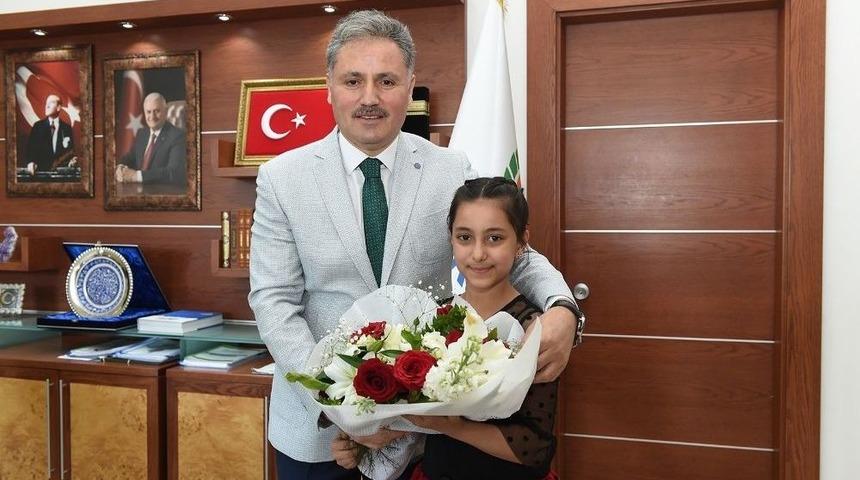 Belediye Başkanı &Ccedil;akır Koltuğunu Kevser Bucak&rsquo;a Devretti