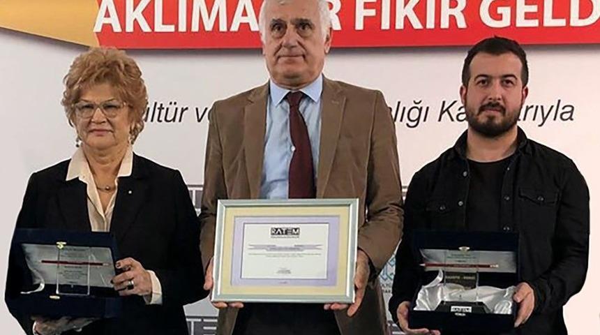 Korsanla M&uuml;cadeleye Anlamlı &Ouml;d&uuml;l