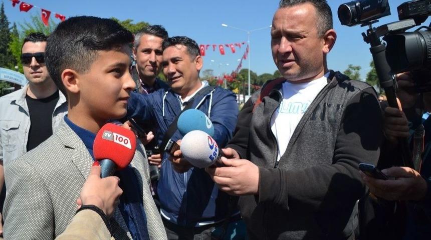 Makam Aracından Minik Vali İnince Herkes Şaşırdı
