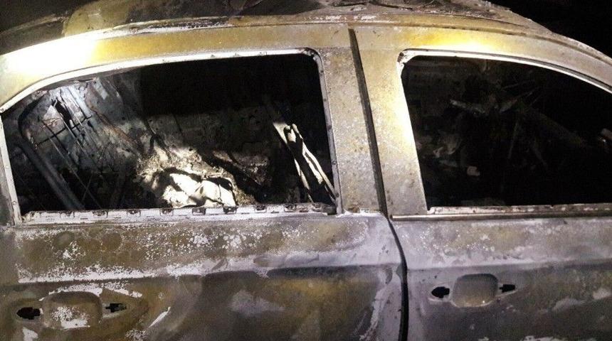 Kahramanmaraş&rsquo;ta Yanan İki Ara&ccedil; Kullanılamaz Hale Geldi