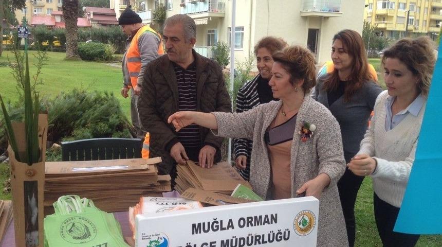 Marmaris&rsquo;te &ldquo;yeni Yıla Ağa&ccedil; Keserek Değil Ağa&ccedil; Dikerek Girelim&rdquo; Kampanyası