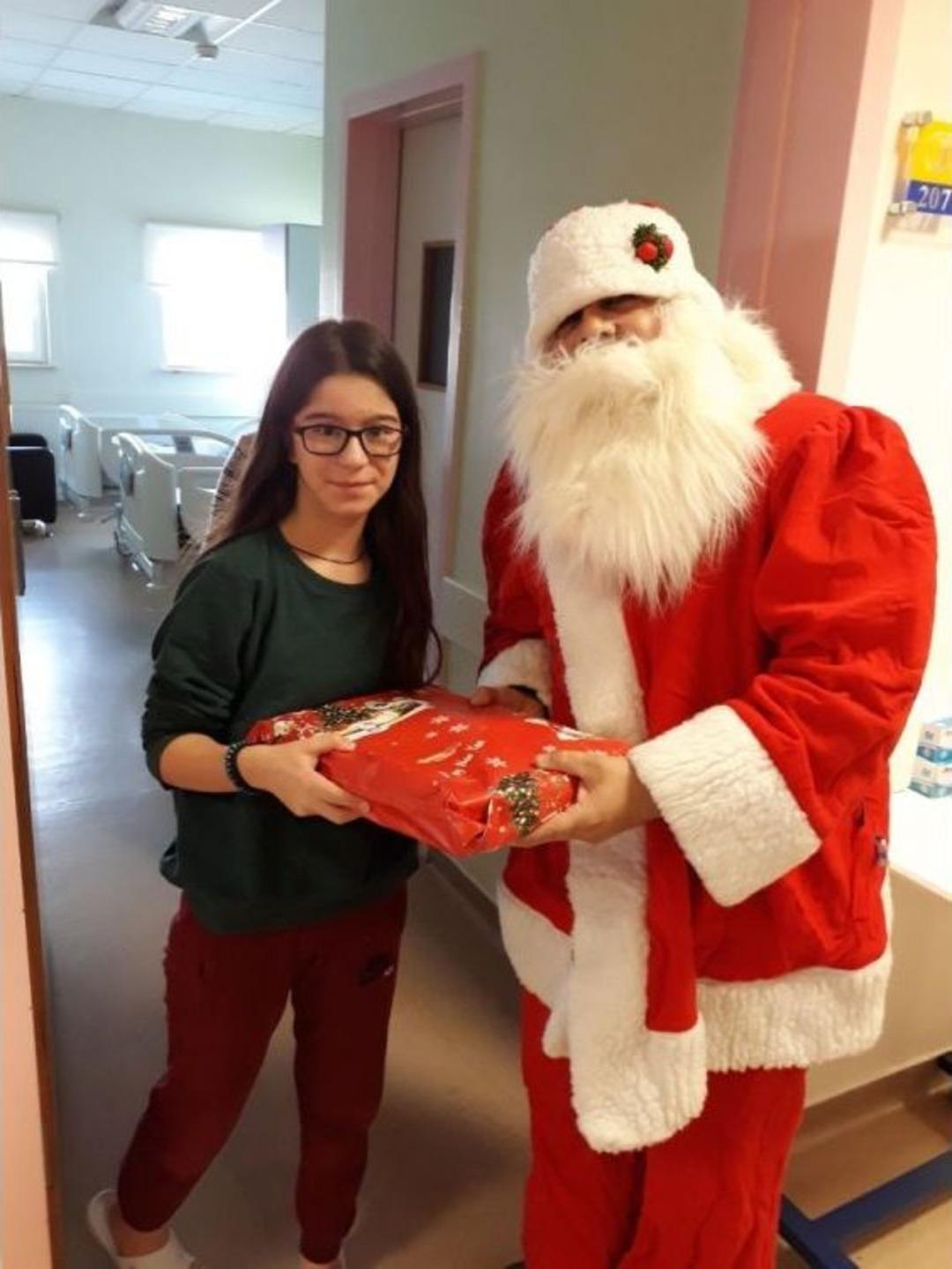 L&ouml;semi &Ccedil;ocuklara Noel Baba S&uuml;rprizi