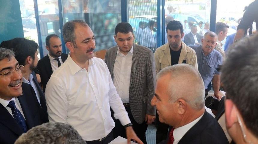 Bakan G&uuml;l Partililer Ve Vatandaşlarla Bayramlaştı