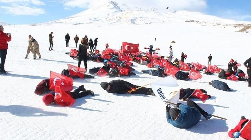 Tekden Ortaokulu &Ouml;ğrencileri Vatan İ&ccedil;in Y&uuml;r&uuml;d&uuml;