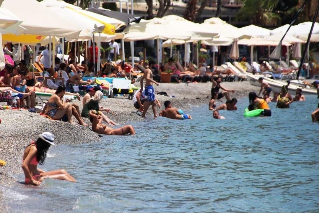 Bodrum Sahillerinde Adım Atacak Yer Kalmadı