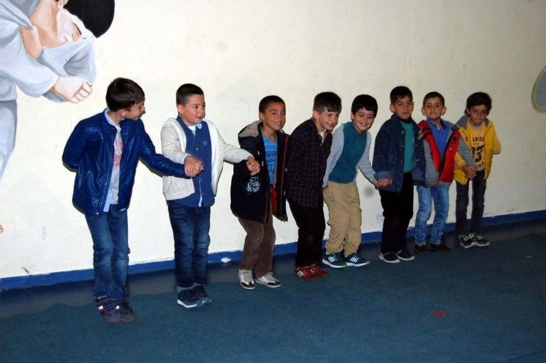 Bitlis&rsquo;te 23 Nisan Coşkusu