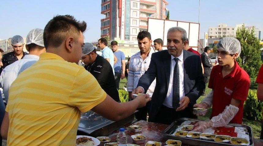 Demirkol, Bayram Geleneklerini Yaşatmayı S&uuml;rd&uuml;r&uuml;yor