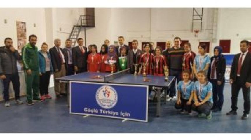 Masa Tenisi Turnuvasında Besnili &Ouml;ğrenciler Derece Elde Etti