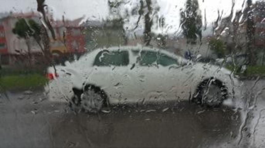 İspir&rsquo;de Sağanak Etkili Oldu