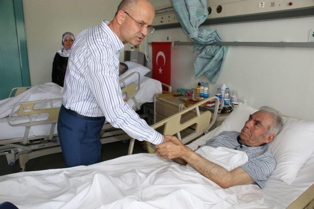 Emniyet Genel M&uuml;d&uuml;r&uuml; G&uuml;lveren İle Gazi Arasında Duygulandıran Sohbet