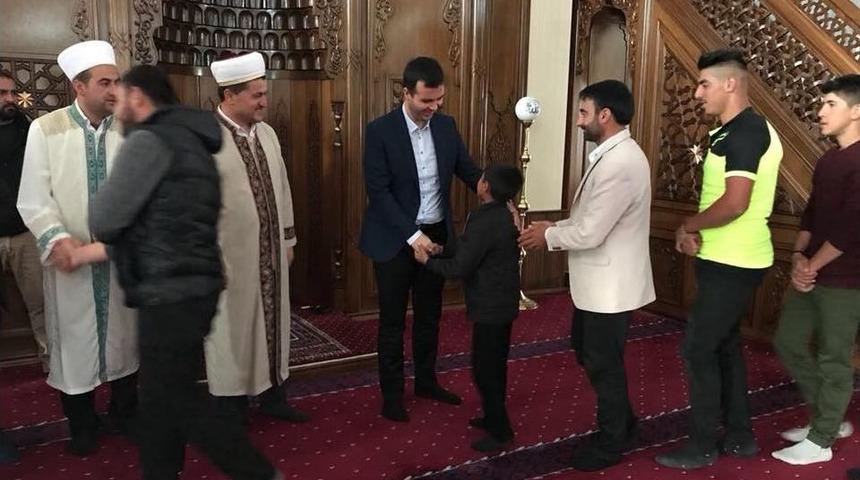 &Ouml;zalp İl&ccedil;esinde Bayramlaşma