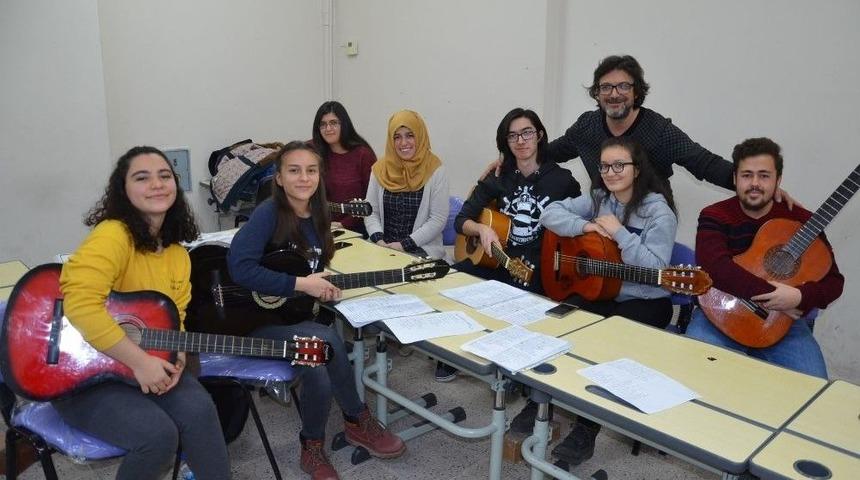 Barış Man&ccedil;o Doğum G&uuml;n&uuml;nde Şarkıları İle Anılacak