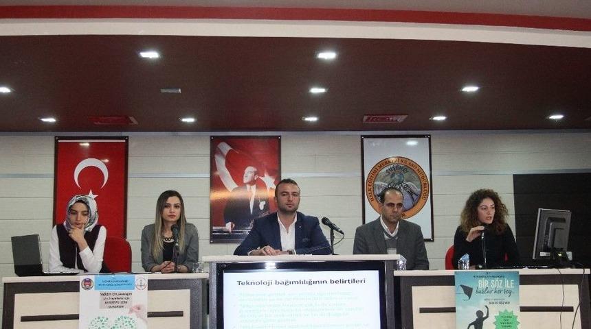 Suşehri&rsquo;nde &ldquo;hayata Bağlı Gen&ccedil;lik&rdquo; Projesinde Bağımlılık Anlatıldı