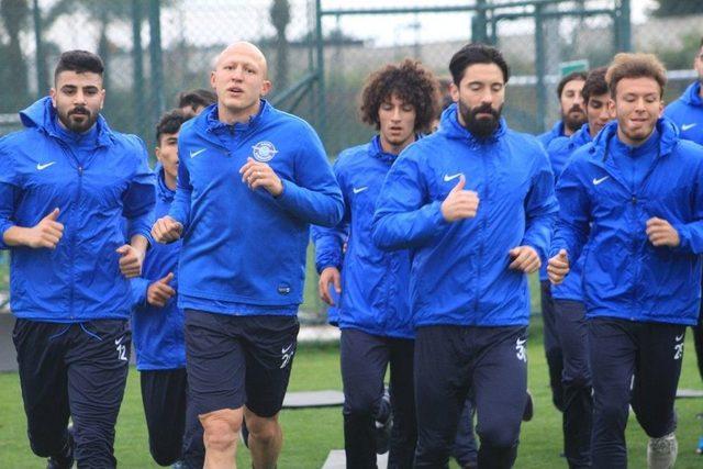 Adana Demirspor’un Antalya Kampı Başladı