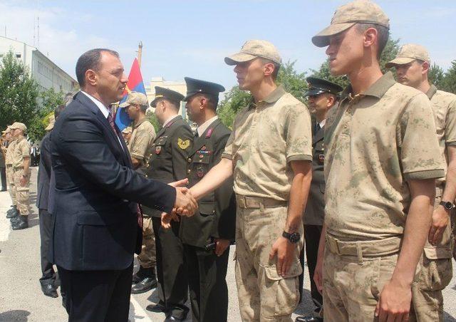 Vali, Bayramlaşmada Huzurevi Sakinleriyle 