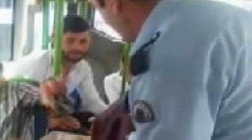 Polis, Halk Otob&uuml;s&uuml;ne Binip Kolonya İle Tatlı İkram Etti