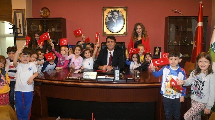 D&uuml;ndar Koltuğunu Miniklere Bıraktı