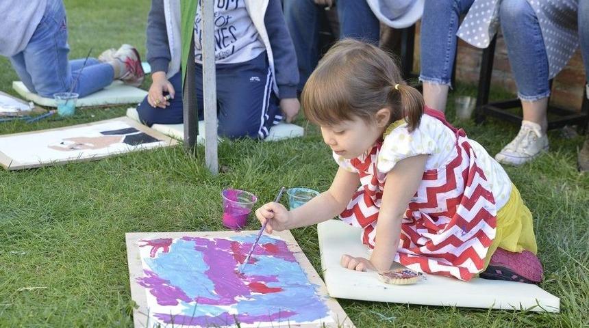 Minik Y&uuml;reklerden 23 Nisan&rsquo;a &Ouml;zel Resim Sergisi