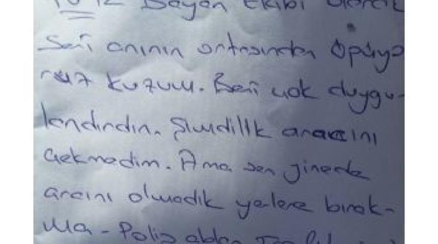 Aracın Arkasındaki Duygulandıran Yazı, Aracı &Ccedil;ekilmekten Kurtardı