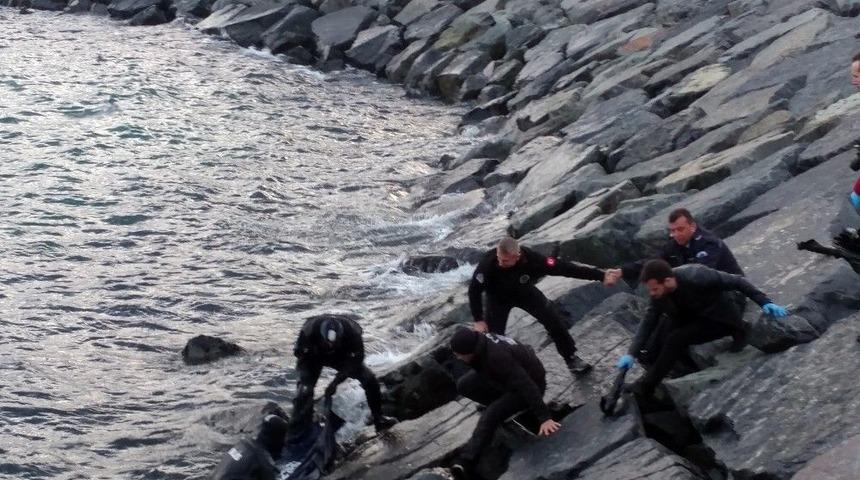 Avcılar&rsquo;da Denizde Erkek Cesedi Bulundu