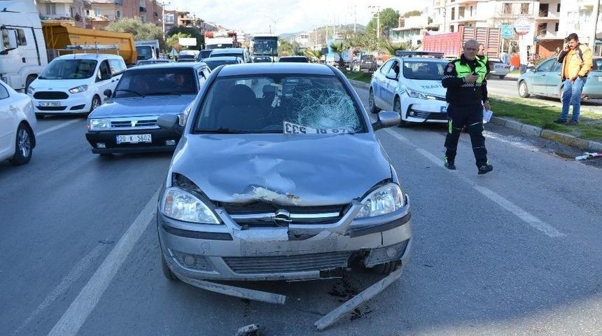 Milas&rsquo;ta Otomobille Motosiklet &Ccedil;arpıştı; 1 Yaralı