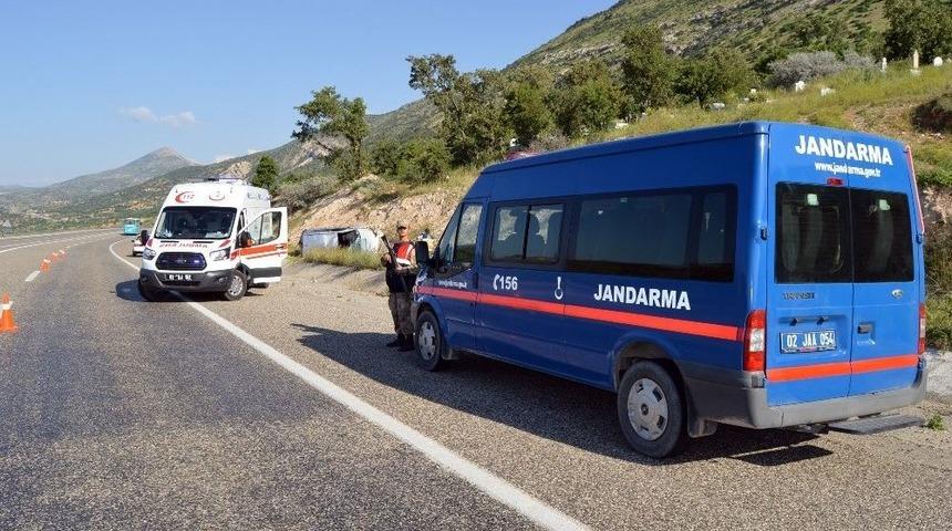 Lastiği Patlayan Otomobil Takla Attı: 5 Yaralı