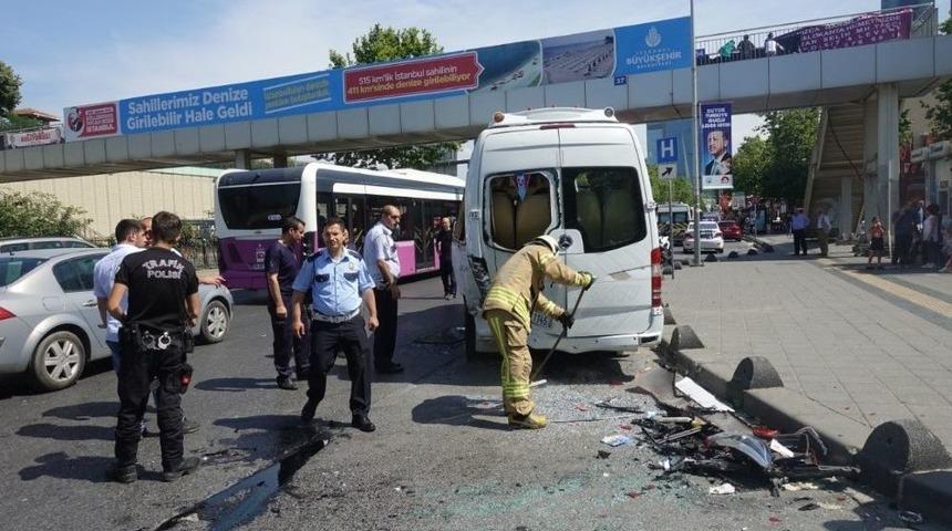 Kendisini Kovalayanlardan Ka&ccedil;an S&uuml;r&uuml;c&uuml; Ortalığı Savaş Alanına &Ccedil;evirdi: 5 Yaralı