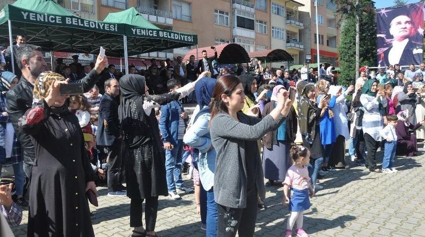 &Ccedil;ocuklarını &Ccedil;ekmek İ&ccedil;in Birbirleriyle Yarıştılar