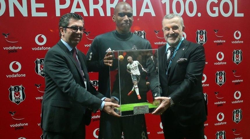 Ryan Babel Plaketini Aldı