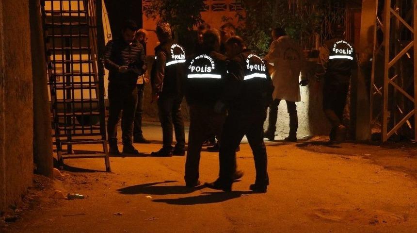 Y&uuml;z&uuml; Maskeli &Ccedil;ocuklar Karakol Arkasına Ses Bombası Attı