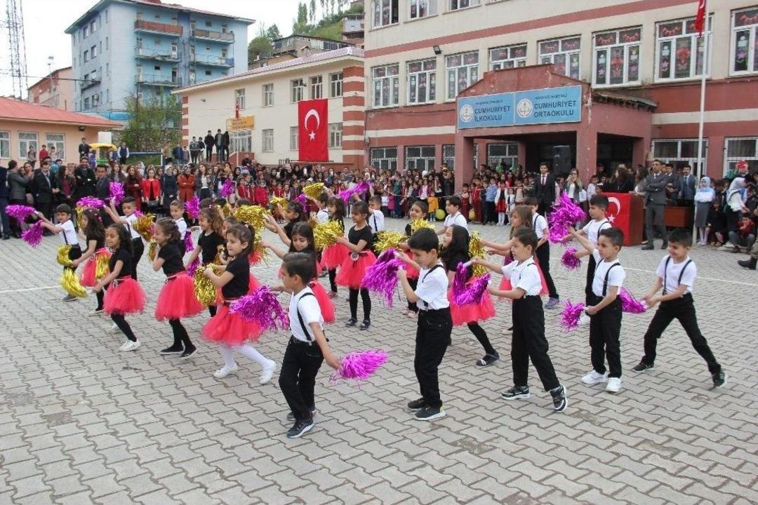 Şemdinli&rsquo;de 23 Nisan Coşkusu