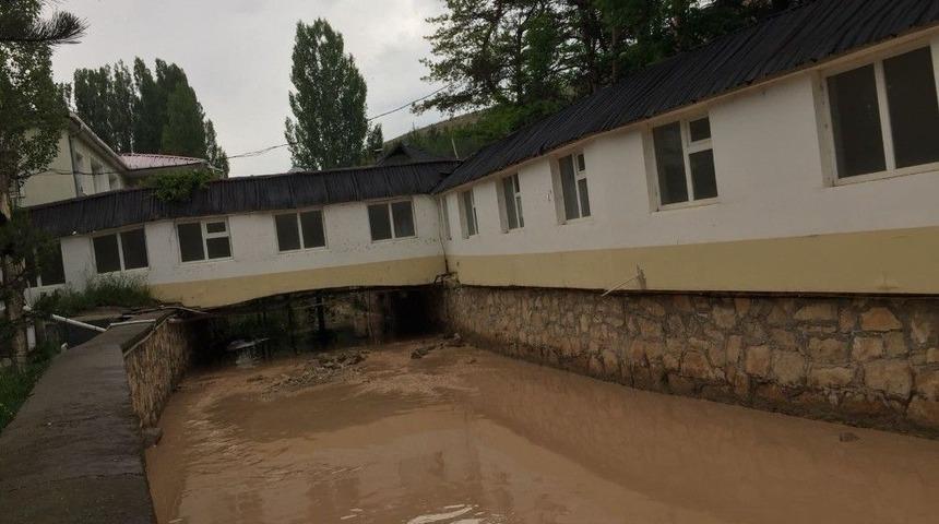 Sivas&rsquo;ta Dolu Hasara Yol A&ccedil;tı