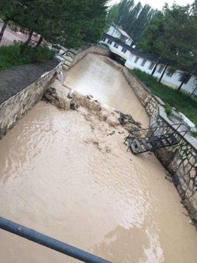 Sivas’ta Dolu Hasara Yol Açtı