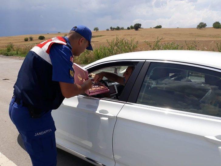 Vatandaşa Ceza Yerine Çikolata Verdiler G2