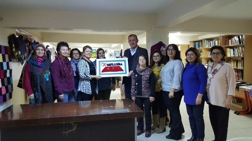 Başkan Işık&rsquo;a &rsquo;mutlu Biga&rsquo; Tablosu Hediye Edildi